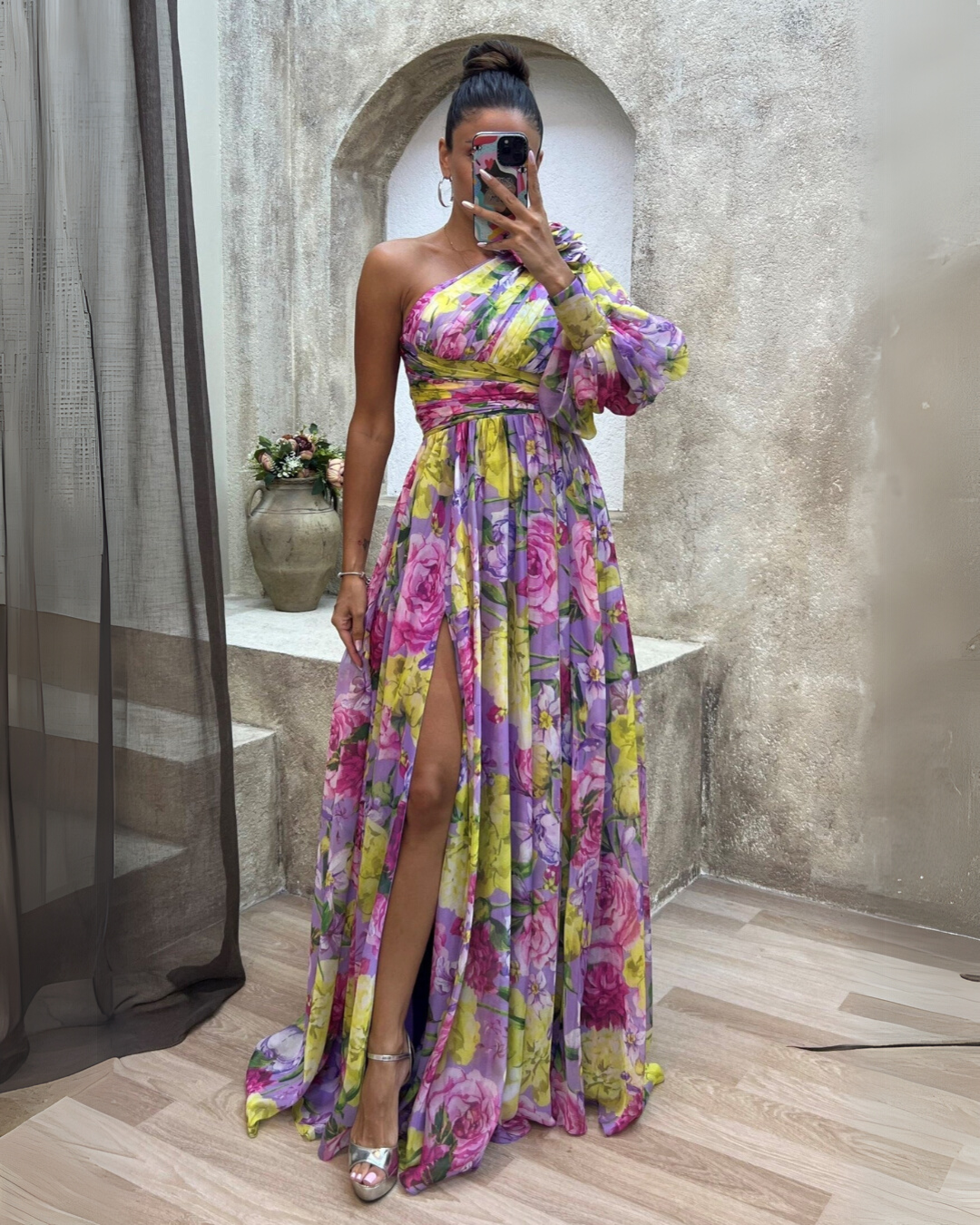 Mabel | Vestido Dramático Blossom - Elegancia para la noche con toque floral